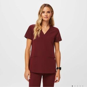 Figs // Casma three-pocket scrub top XXS